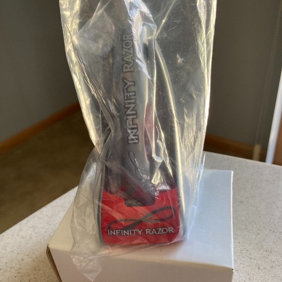 Infinity Men's Premium Twin-Blade Razor - Picture 6 of 9